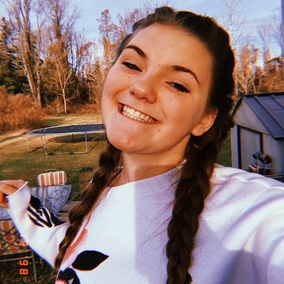 Meet your Posher, Julia - Picture 3 of 4